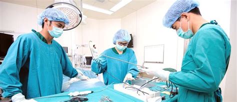 Career prospects for surgical techs in California